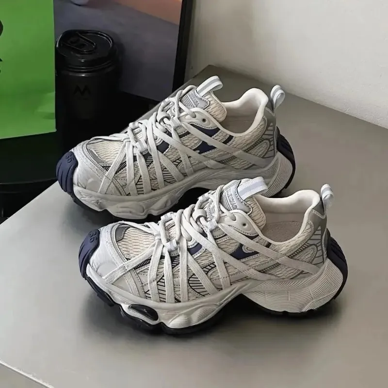 Primavera verão novo estilo das mulheres dos homens pai sapatos de fundo grosso superfície líquida sapatos esportivos na moda versátil respirável gravata sapatos