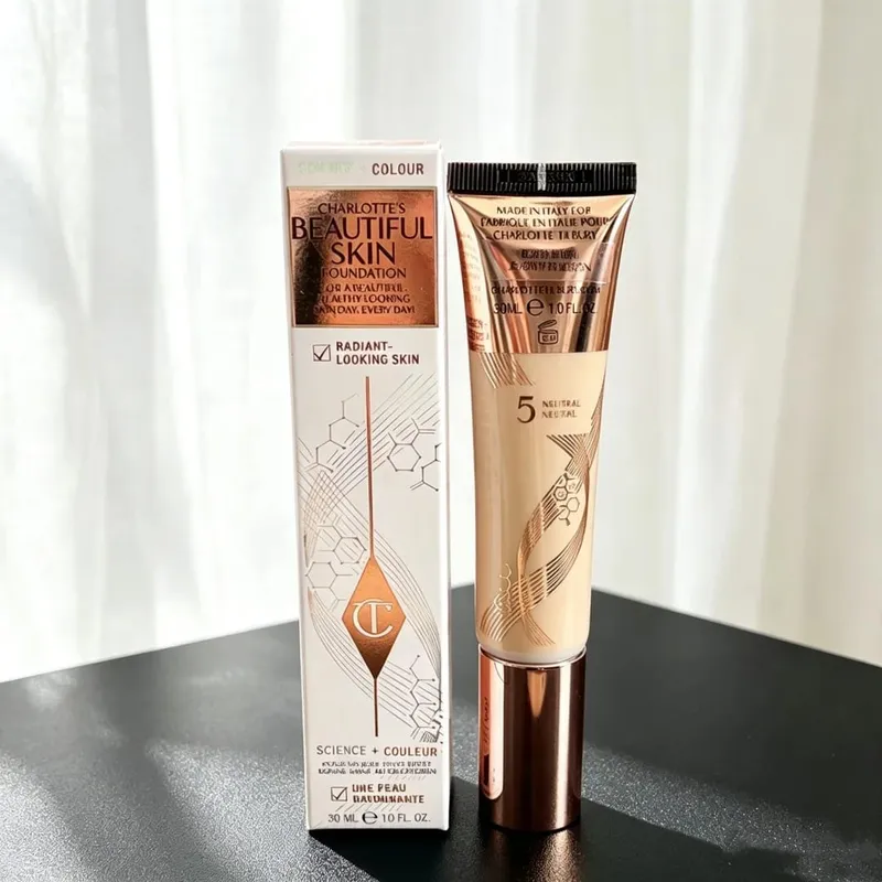 Charlotte Tilbury 玻尿粉底保濕中等遮瑕自然光澤 16 小時耐磨提亮遮瑕黑眼圈