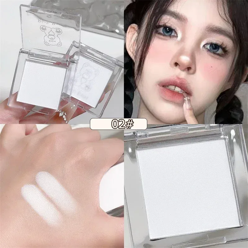 Paleta de iluminador facial branco puro fosco, monocromático, sombra de jade perolada, iluminador natural, maquiagem de contorno