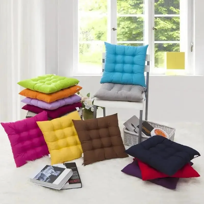 Almofada de assento quadrada acolchoada grossa não deformável com estampas fofas de desenhos animados com laços fixos para sentar por muito tempo