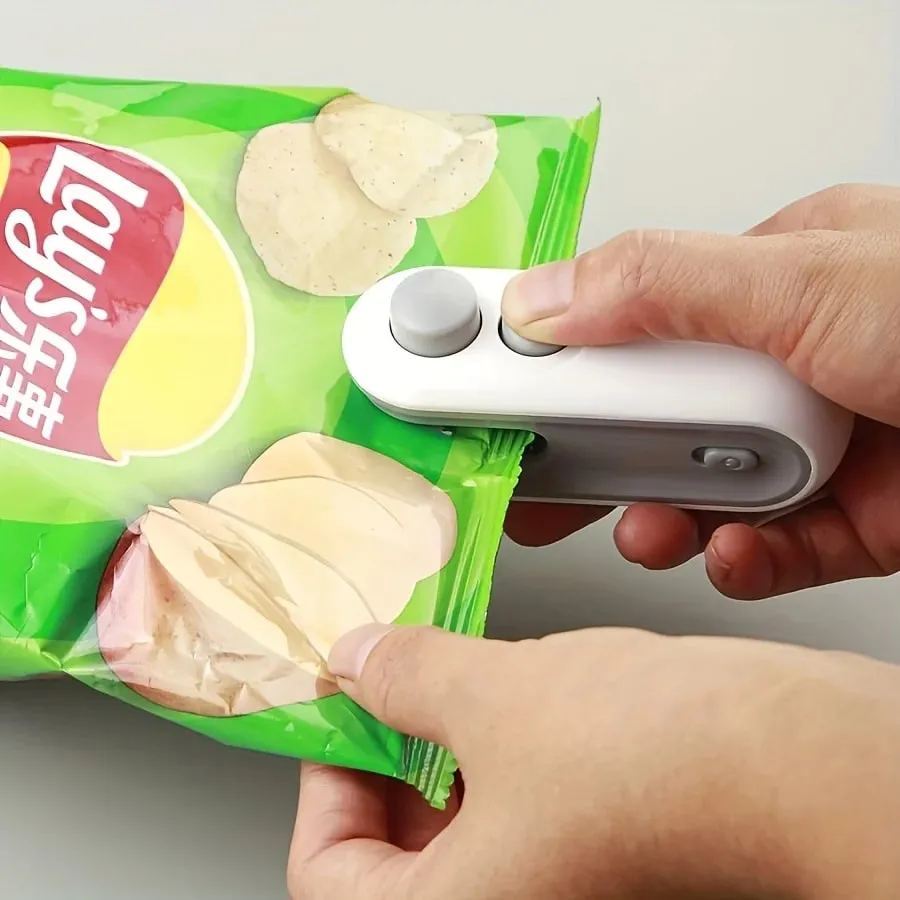 Selador de saco de lanche silencioso e portátil (pacote com 2 com cabo USB). O clipe de chip essencial para casa e camping. Reutilizável e eficiente — image 7
