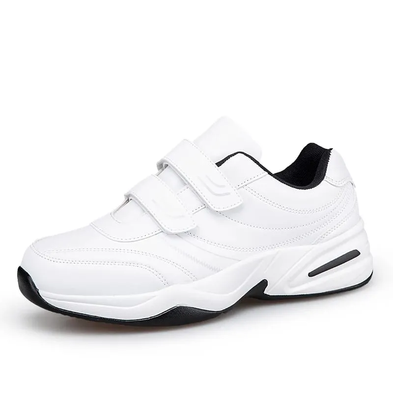 Tênis masculino ajustável de couro com gancho e laço, preto puro, sapatos esportivos casuais, tamanho grande 47 48, sapatos para caminhada para idosos
