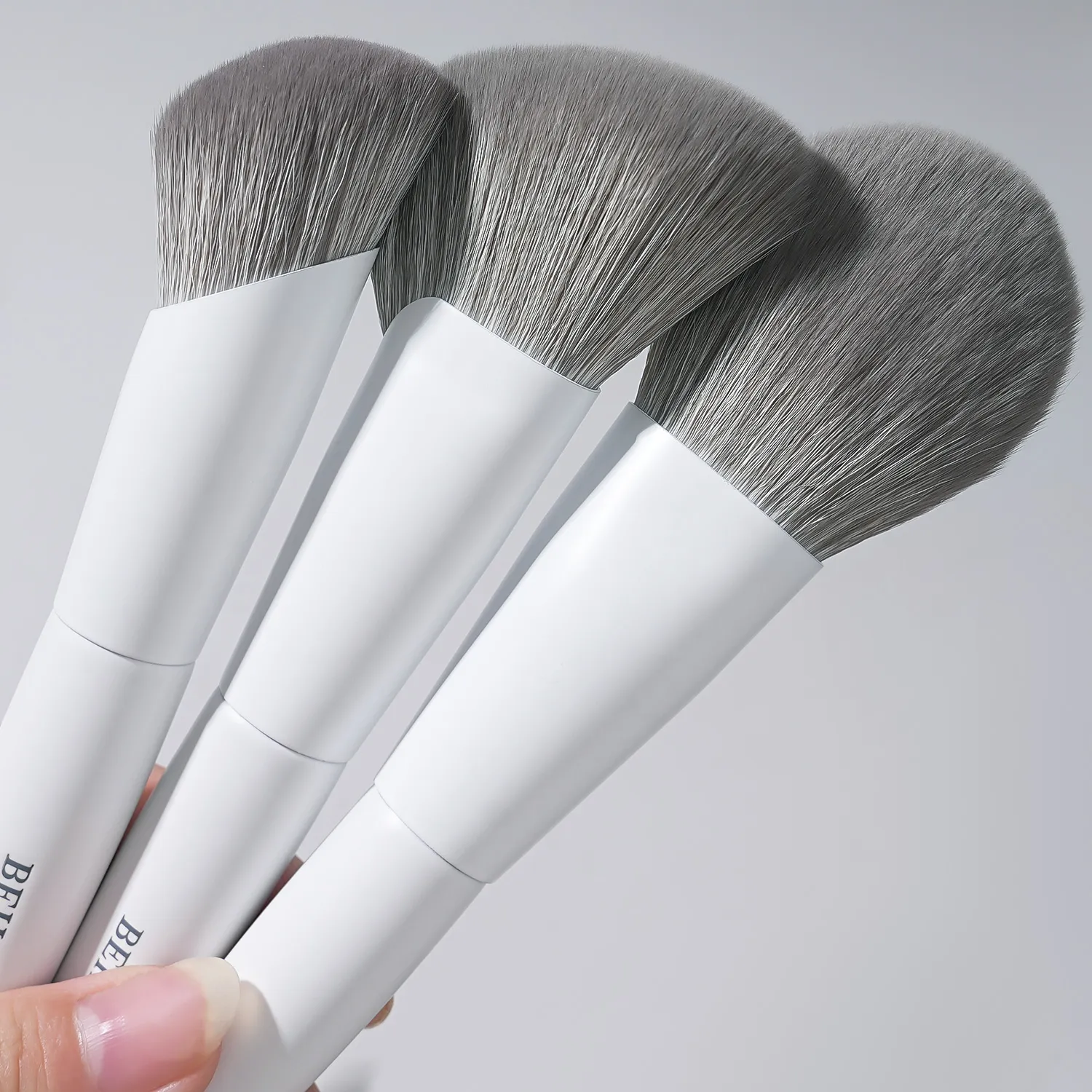Conjunto de pincéis de maquiagem vegano de 12 peças para base em pó corretivo sobrancelhas sombra contorno delineador liquidificador pincéis para os olhos