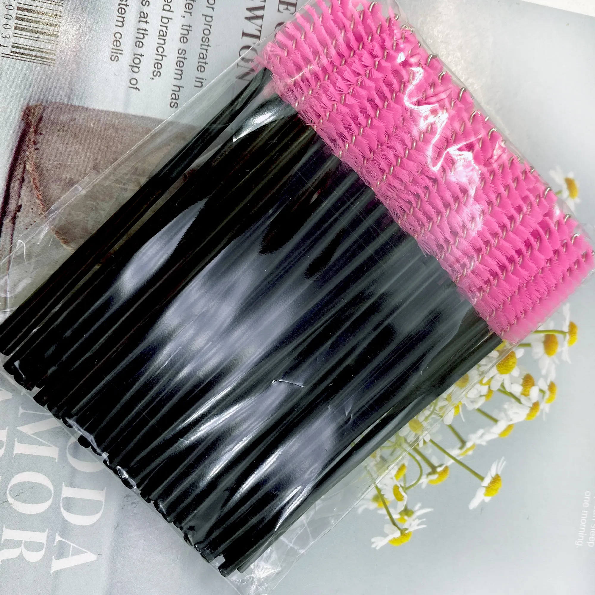 500pcs Mascara Wands Disposable Eyebrow Eyelash Brushes Eyelash Spoolies Applicator for Eyelash Extension Makeup Tool