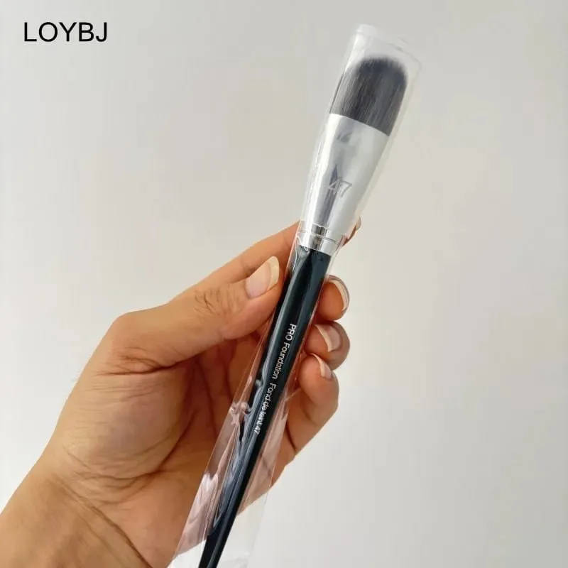 47 Pincel de base em ângulo chanfrado com cobertura de plástico Pincel de maquiagem para creme BB de base líquida profissional 1/2/3/4/5 PCS