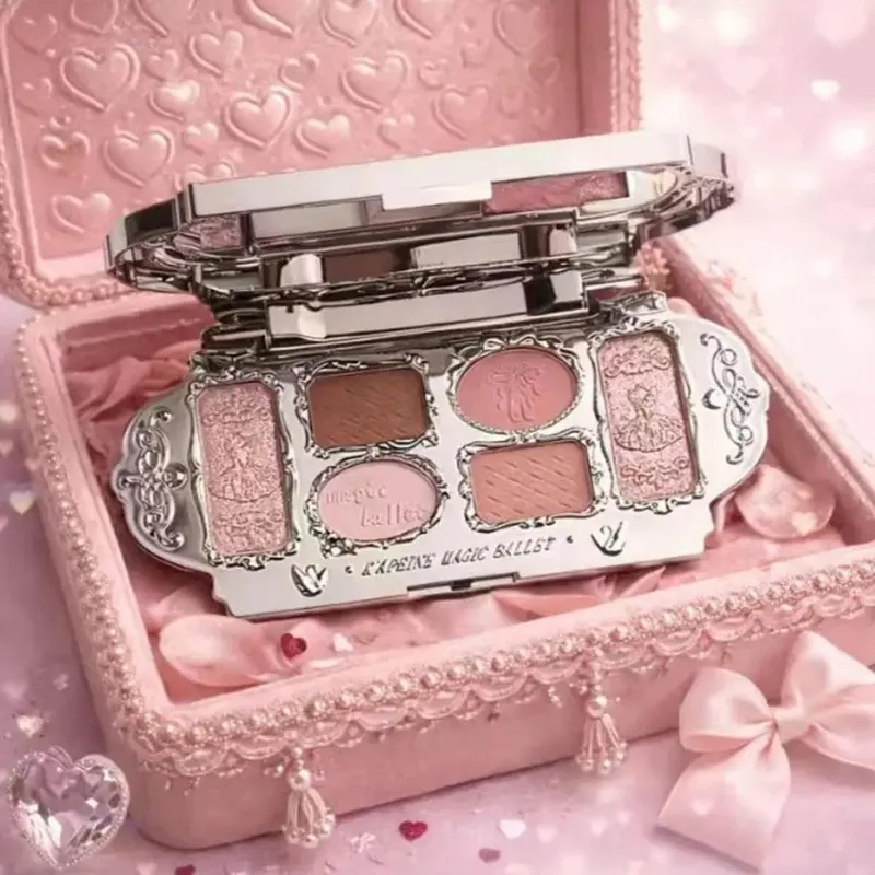 Exquisite 3D Embossed Design 3 in1 Heart Keychain Lip Balm Fine Shimmer Eyeshadow Palette Embossed Powder Blush