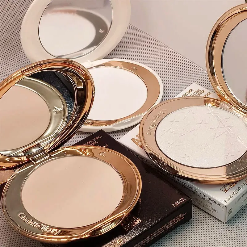 Charlotte micro leve pó almofada de ar pequena placa de ouro ajuste em pó 2 cores pó blush essência óleo tilbury cosméticos