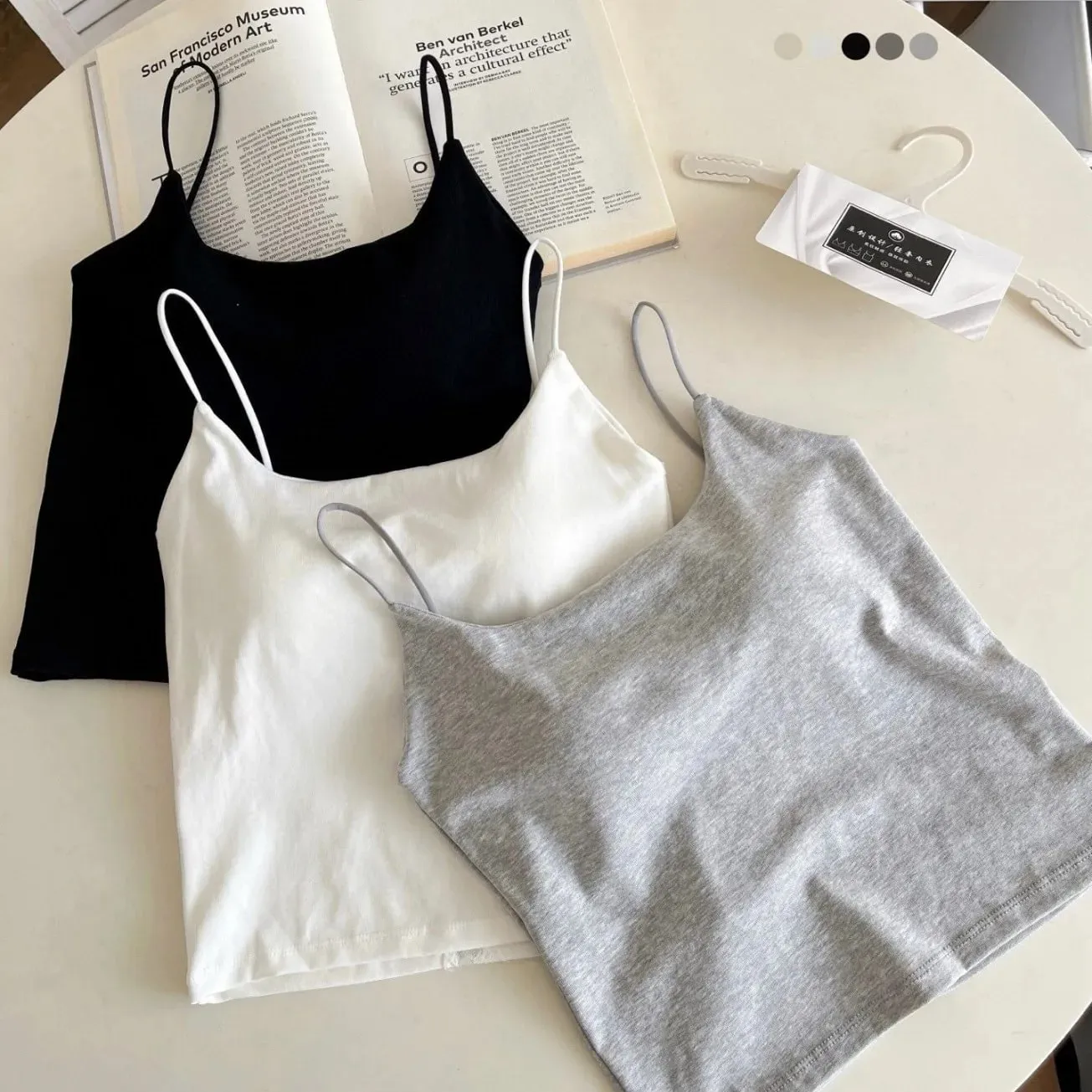Básico sólido camis casual sem mangas cinta de espaguete colheita topo quadrado pescoço regatas com sutiã embutido y2k roupas femininas verão — image 2