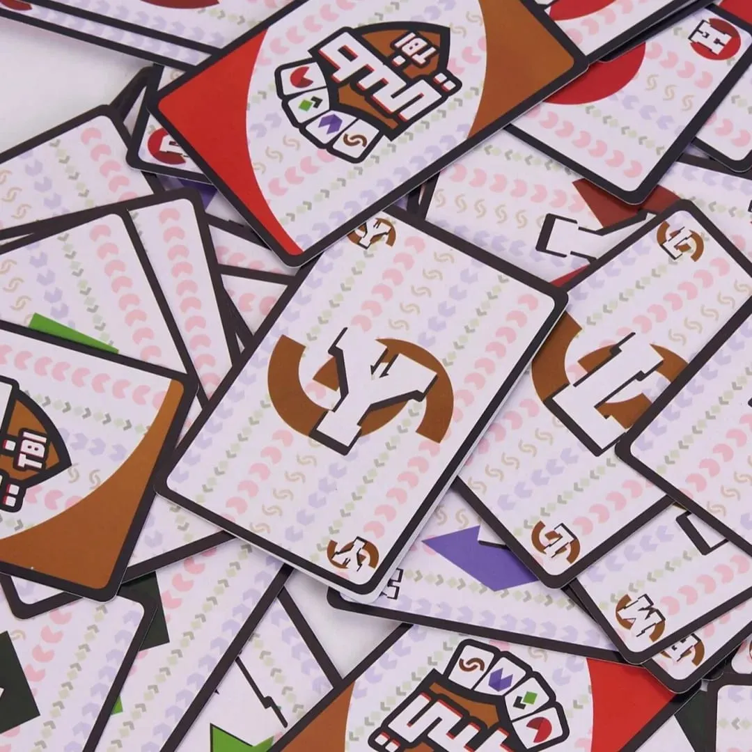《Tebny (طبني): Jogo de cartas interativo para reunião de família》 - Um jogo de tabuleiro e interativo A escolha perfeita para reuniões e um ótimo