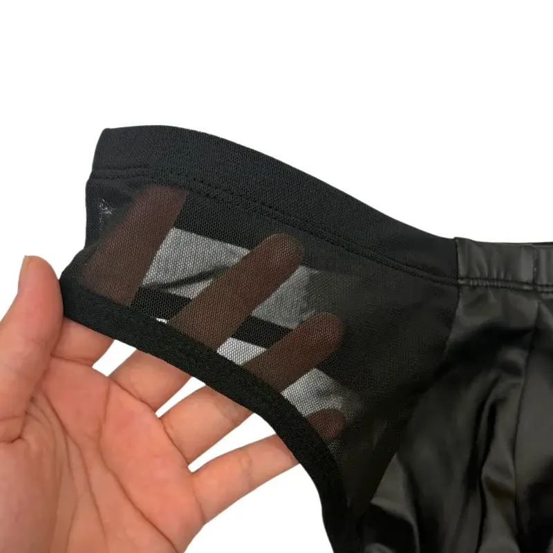Cueca triangular masculina sexy de cintura baixa, cueca de couro pu com emenda frontal de malha respirável, cuecas transparentes com costas em t