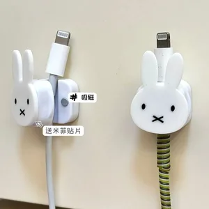Bonito Miffy Rabbit Organizador de cabo de dados magnético dos desenhos animados Fixador de carregamento de telefone de mesa Clipe de parede